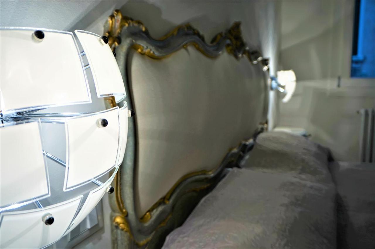 Sara S Luxury Home Five Minutes From Piazza San Marco Венеція Екстер'єр фото