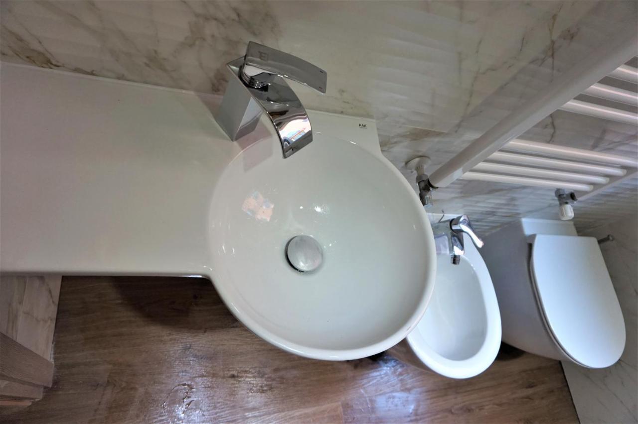 Sara S Luxury Home Five Minutes From Piazza San Marco Венеція Екстер'єр фото