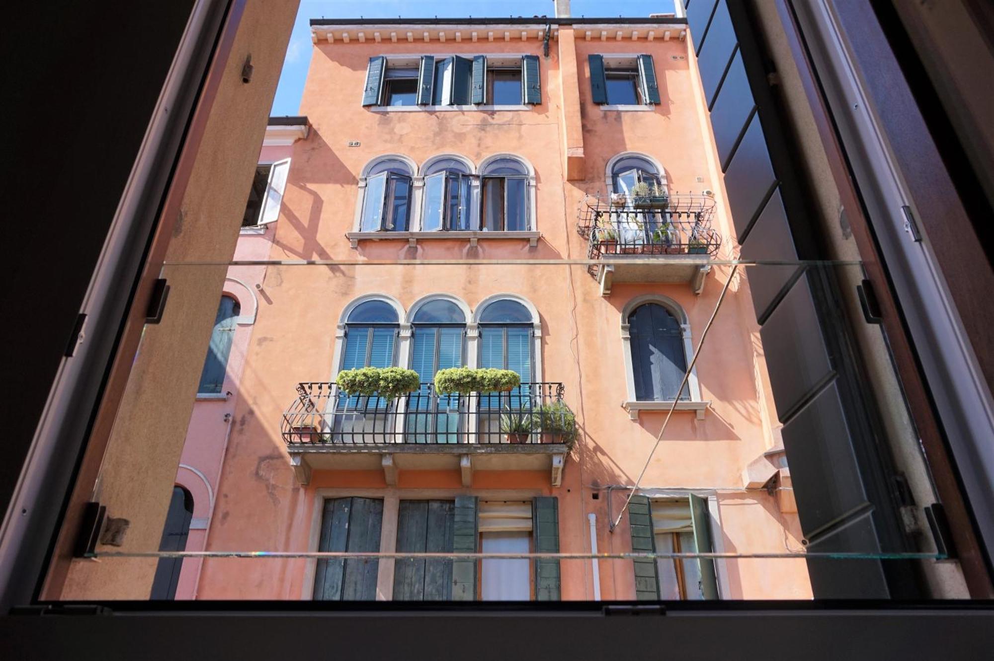 Sara S Luxury Home Five Minutes From Piazza San Marco Венеція Екстер'єр фото